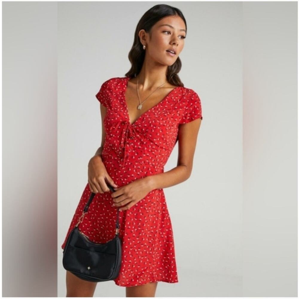 NWT Showpo Secret Cure Retro Red Ditsy Floral Mini Dress Size 4 Lace Up Bodice